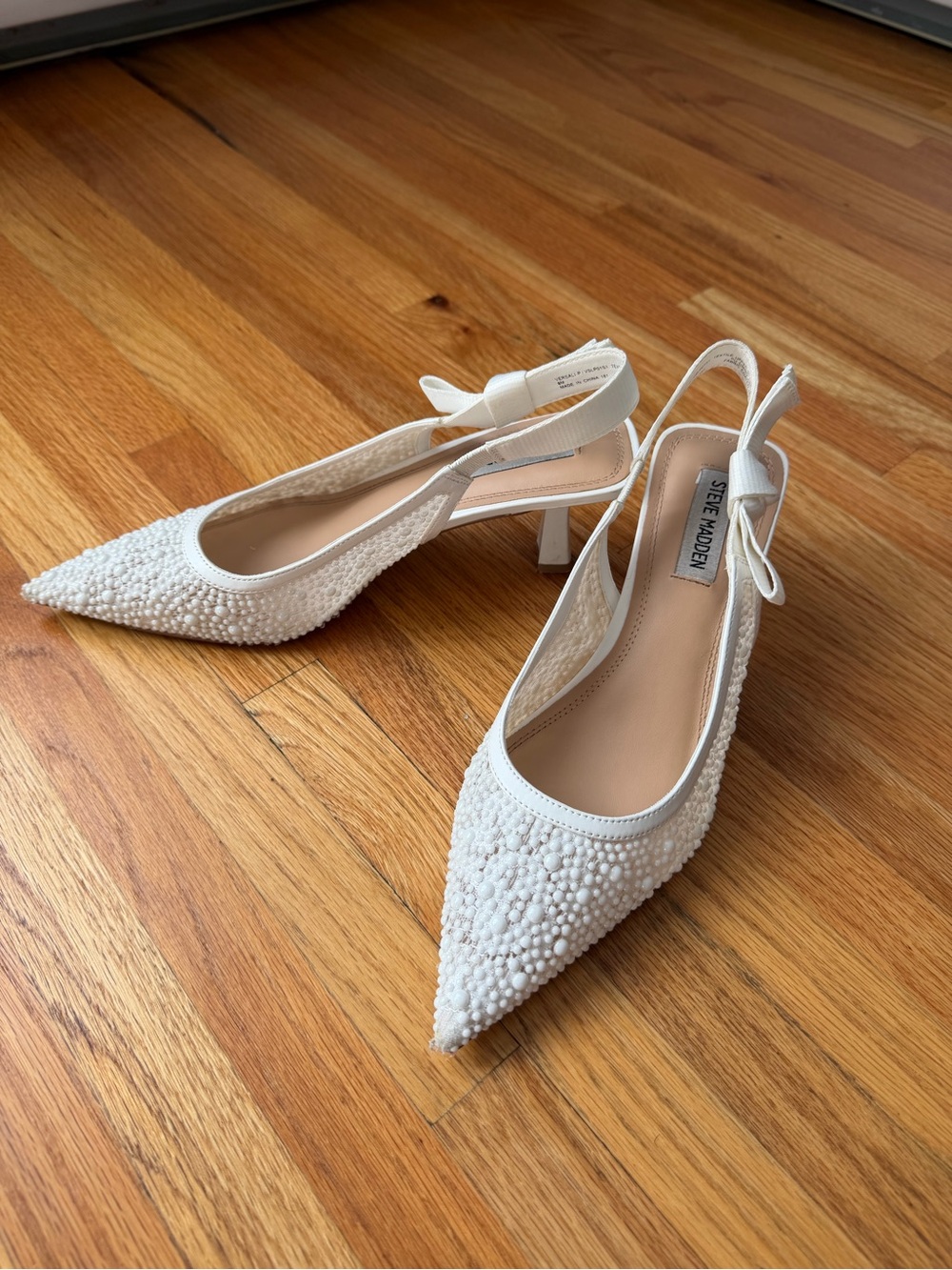 Steve Madden White Beaded Slingback Pointed Kitten Heels - Picture 5 of 6